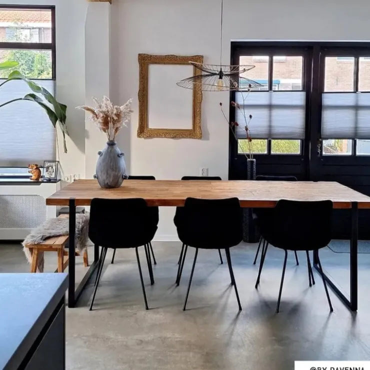 Xenos Eetkamerstoel velvet met armleuning - zwart - 87x56.5x43 cm- Eetkamerstoelen