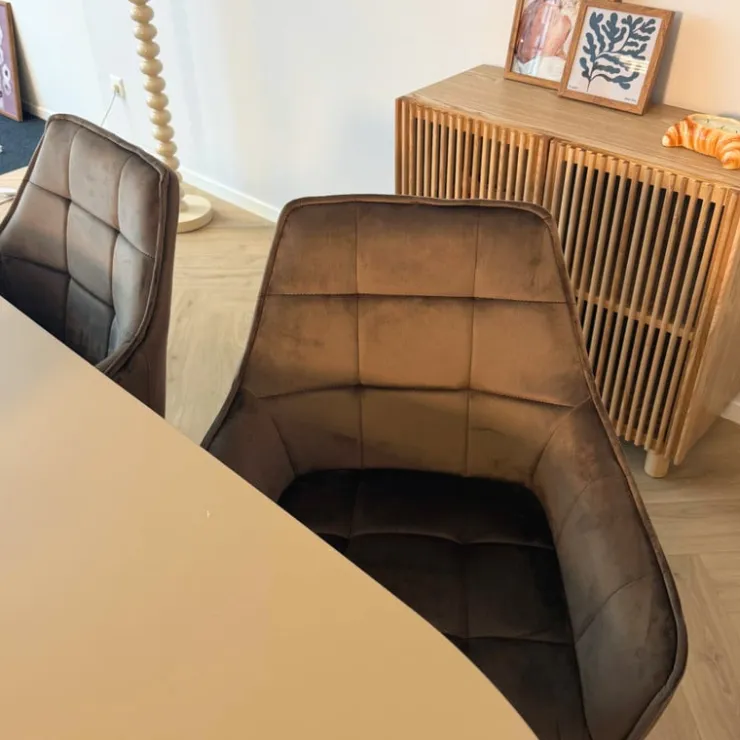 Xenos Eetkamerstoel velvet met armleuning - bruin - 87x56.5x43 cm- Eetkamerstoelen