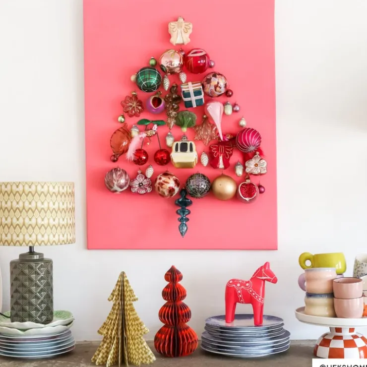 Xenos Kerstbeeldje paard - roze - 18x16x4.5 cm- Kerstfiguren
