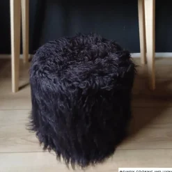 Xenos Poef fluffy - zwart - 38x42x42 cm- Poefjes