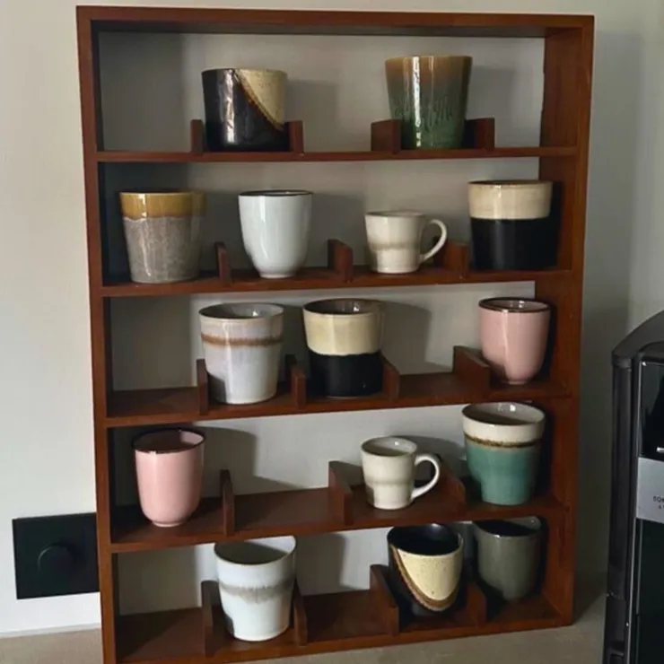 Xenos Wandkast voor 23 mokken - bruin - 63.5x48x9 cm- Vakkenkasten|Wandkasten